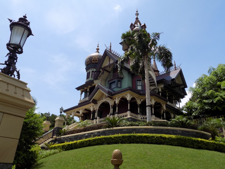 Mystic Manor - not just "another" Haunted Mansion